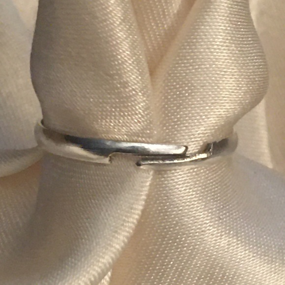 ❤️ 5 for $10 PRICE DROP 
Adjustable Silver Band Ring - Picture 2 of 4